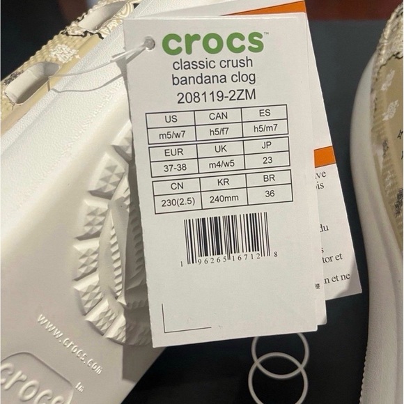 Crocs Classic Crush Bandana Clog. - Picture 8 of 13